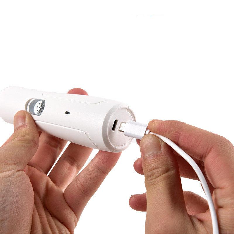 Hand plugging in Uusnb pet clippers